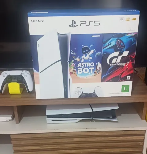 Playstation 5 Slim com Leitor conservado completo. Aceito cartão. Não faço menos