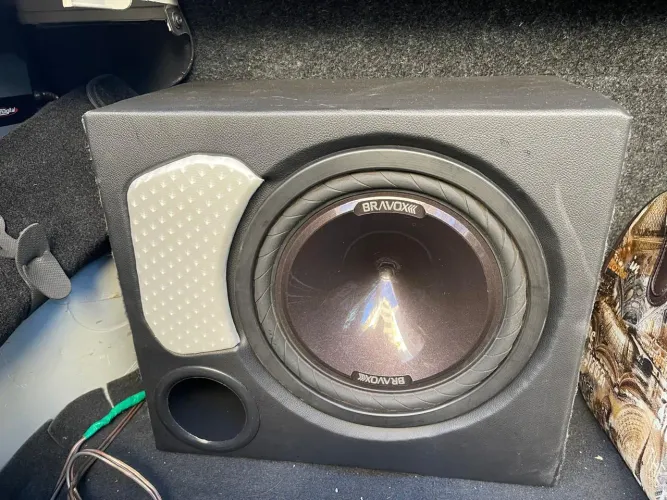 Subwoofer Bravox 10" com Caixa Dutada - Pronta para Instalar