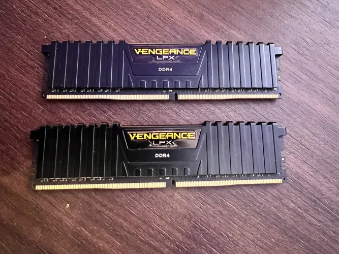 2 Memórias RAM Corsair vengeance ddr4 8gb 2400mhz