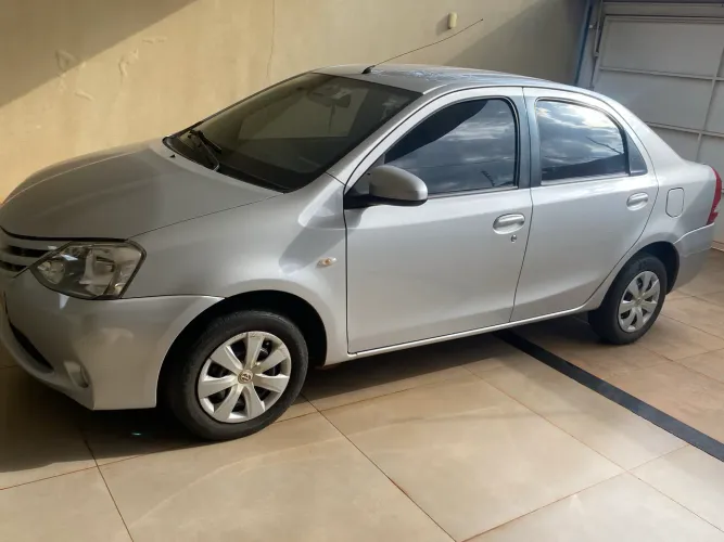 Toyota Etios XS Sedan 1.5 Flex 16V 4P Mec. 2014