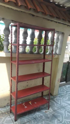 Estante de ferro