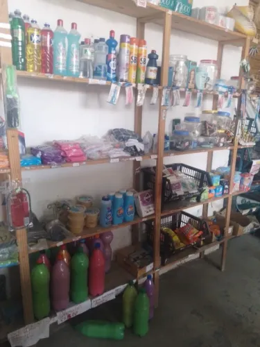 prateleira de mercadinho