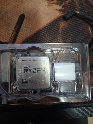 Ryzen 3 3200g em excelente estado!!!