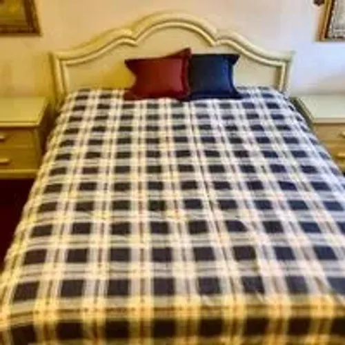 quarto completo cama king com cabeceira + 02 mesas de cabeceira + colchão