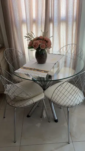 Mesa 4 lugares , em perfeito estado .