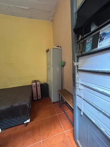 Alugo quartos centro