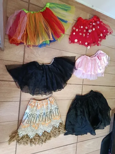 Saias em tule veste 04 até 10 anos 