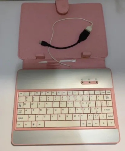 Capa com teclado para Tablet | Cor Rosa | Boas condições.