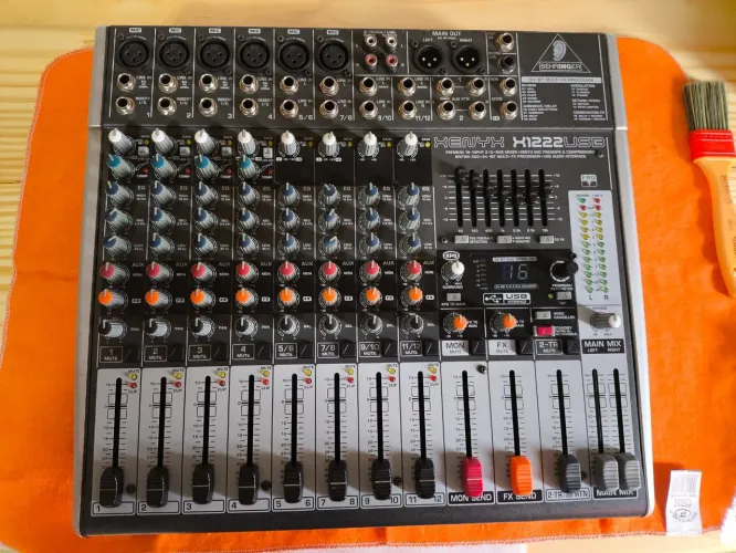 Mesa som BEHRINGER x1222