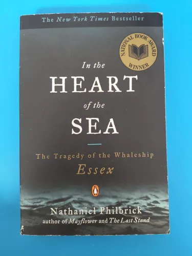 Livro em Inglês "In the heart of the sea: the tragedy of the whale ship Essex"
