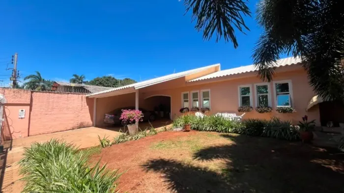 Casa à Venda Vila Bandeirantes | 382m² AC | 900m² Terreno