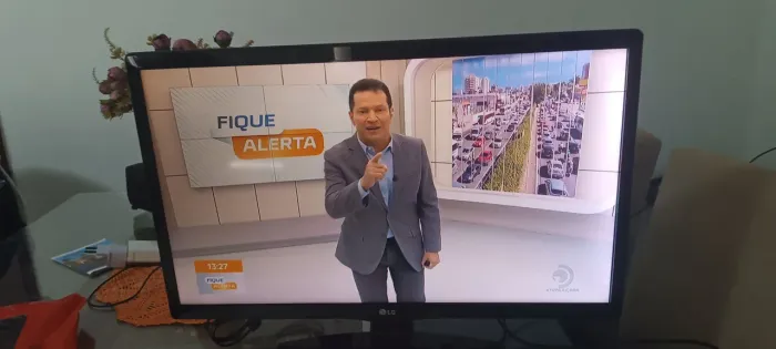 Vendo TV LG 24MT48DF-PS Funcionando