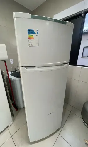 Vende-se GELADEIRA