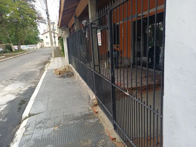 vendo essa grade com 10mt de comprimento com portão automático e portão social