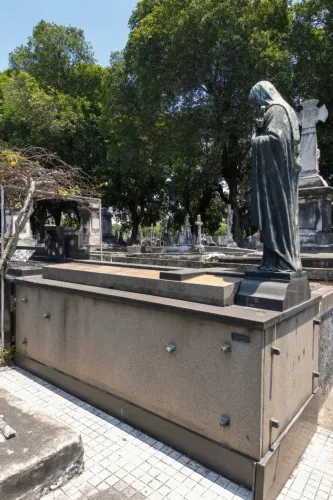 Jazigo Perpétuo no Cemitério do Caju (Cemitério de São Francisco Xavier)