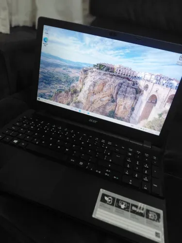 Notebook Acer Aspire E5-571 i3 4GB RAM 256GB Windows restaurado