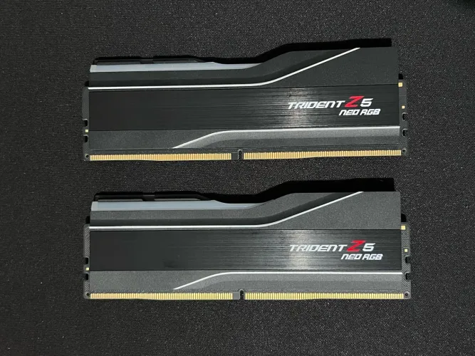 Memória RAM DDR5 32Gb 2x16 6000MHz CL30 Trident Z5 Neo RGB EXPO usadas