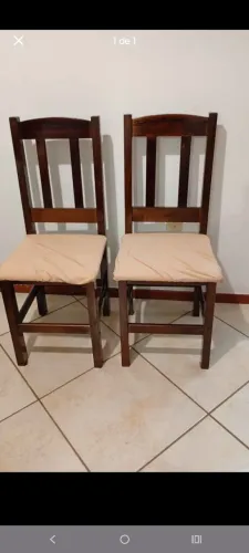 Cadeiras de madeira