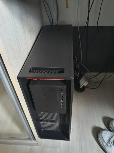 Computador LG ThinkStation P520 + Monitor Samsung Curved + teclado Hyperex + mouse