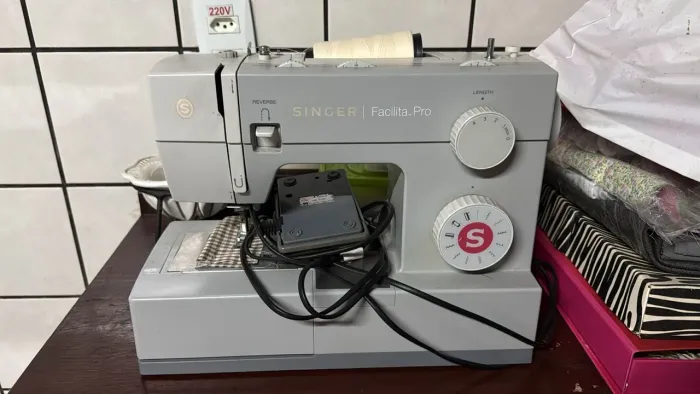 Máquina de costura singer