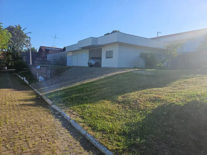 Casa de Luxo em Condomínio na Estância Árvore da Vida, Sumaré-SP: 4 Quartos, 1 Suíte, 2 Sa