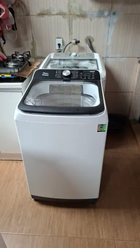 Máquina Midea 13 kilos. 