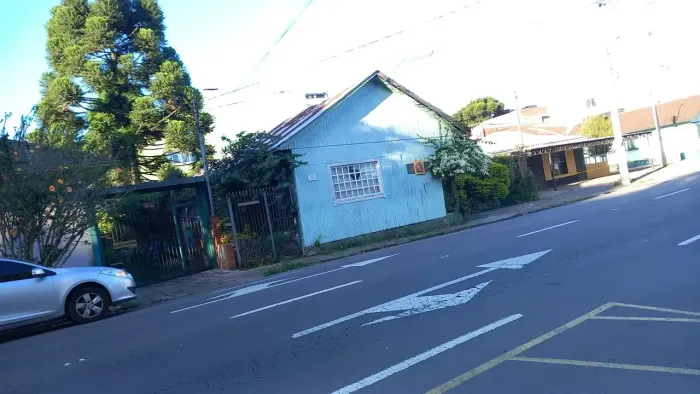 BENTOALVES vende terreno de frente para Av. Rio Branco, bairro Rio Branco - Caxias do Sul
