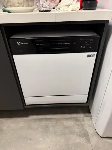 Lava-louças Electrolux LB08E - 8 Serviços - Excelente Estado