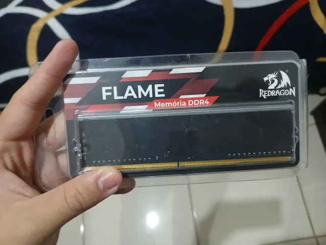 Memória RAM Gamer Redragon Flame 8GB DDR4 3200MHz - GM-703