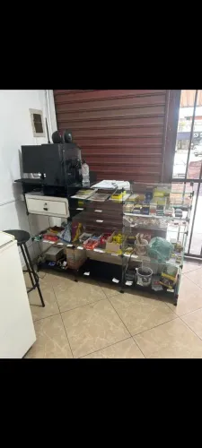 Vendo balcão todo de vidro, para qualquer tipo de estabelecimento com gaveta Caixa e chave