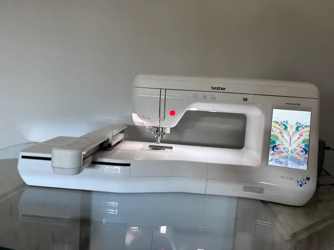 Máquina de Bordar Brother BP2150L