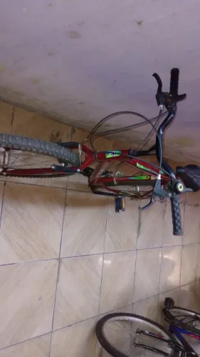 Duas bicicletas Aro 20 e Aro 26.