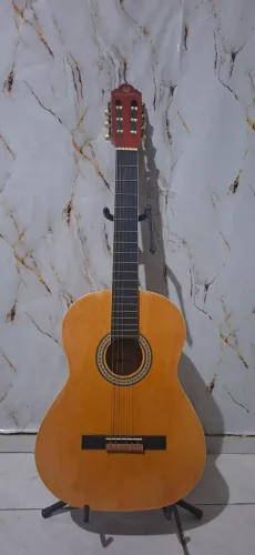 Belo violão acústico harmonics
