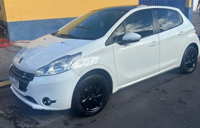 Peugeot 208 Allure 1.5 Flex 8V 5P 2014