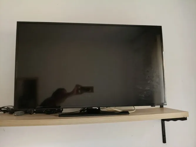 TV Samsung 40" perfeito estado, com controle original