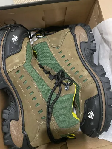 Bota coturno cano médio bicoPVC  adventure  e trabalho 
