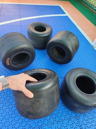 Kit 5 pneus de kart usado (p/decoração ou recreação infantil)