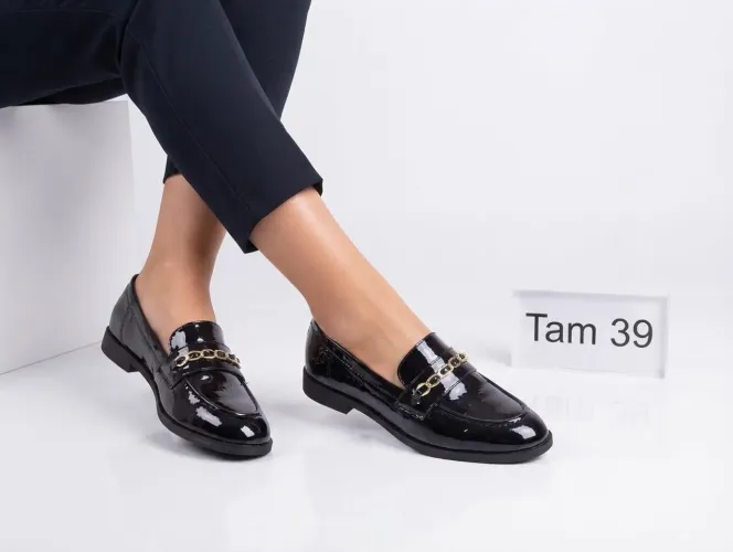 Mocassim com verniz Tam 39 novíssimo