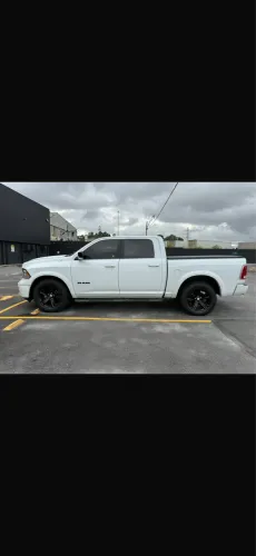 Ram Classic Laramie 5.7 V8 16V Gasolina 4X4 Aut. 2023