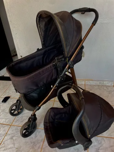 Carrinho de bebê + bebê conforto