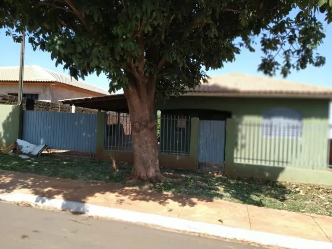 Casa a venda por 100 mil Reais.
