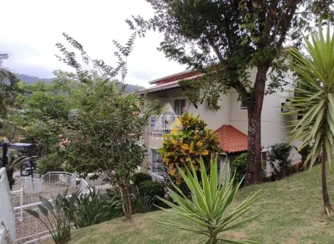 Casa em Condomínio na Freguesia (RJ) 4 Dormitórios, 1 Suíte, 2 Vagas