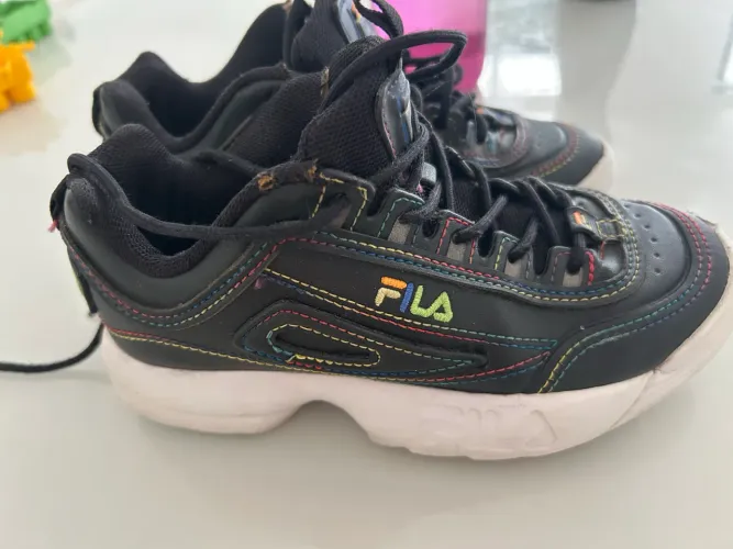 Tênis FILA lindo TAM 30