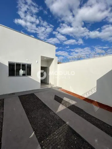 Casa residencial disponível para locação no bairro Laranjeiras.