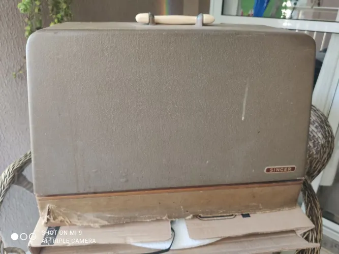 MÁQUINA DE COSTURA SINGER MOD 660 ANTIGA