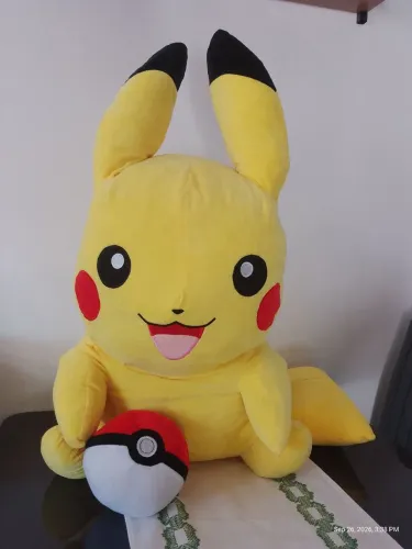 Pokémon Pikachu gigante 70 cm de altura