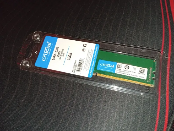 Troco memória RAM ddr4 16 GB 3200  por dois pentes de 8 GB de ram mhz 3200 (APENAS TROCAS)
