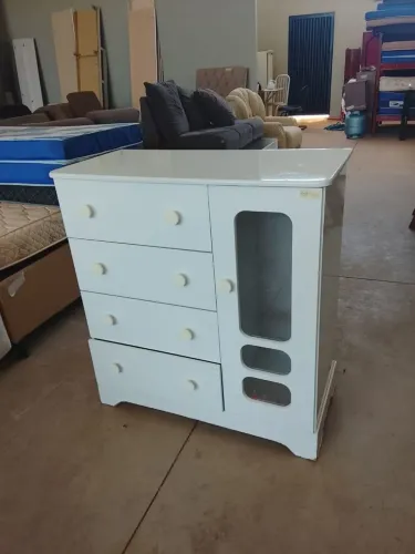 Vendo cômoda USADA ENTREGA dentro de Uberlândia MG