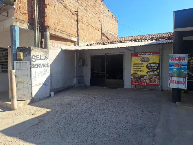 Casa comercial nas Cajazeiras com 1 suíte, cozinha e quintal