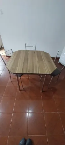 Mesa com 3 cadeiras